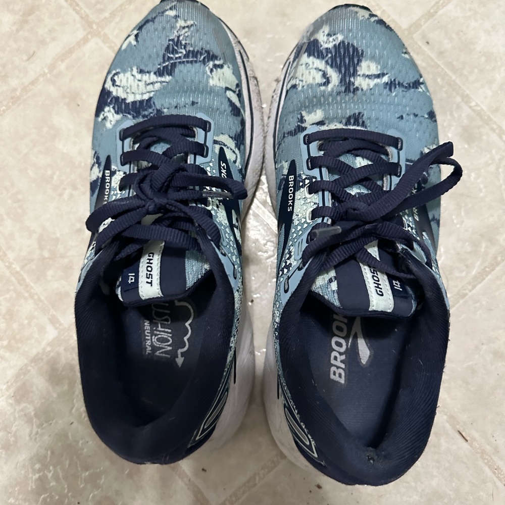 Women’s blue camo brooks size 8 used